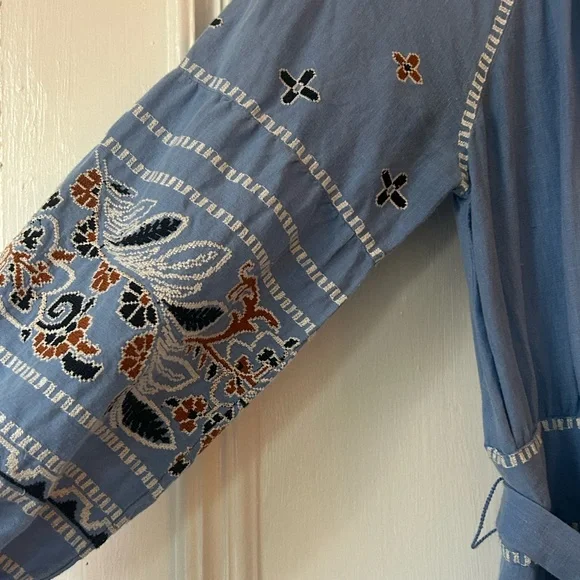 Veronica Beard Size 4 Freyja
Blue Linen & Cotton Embroidered Button Detail Dress - Picture 4 of 6